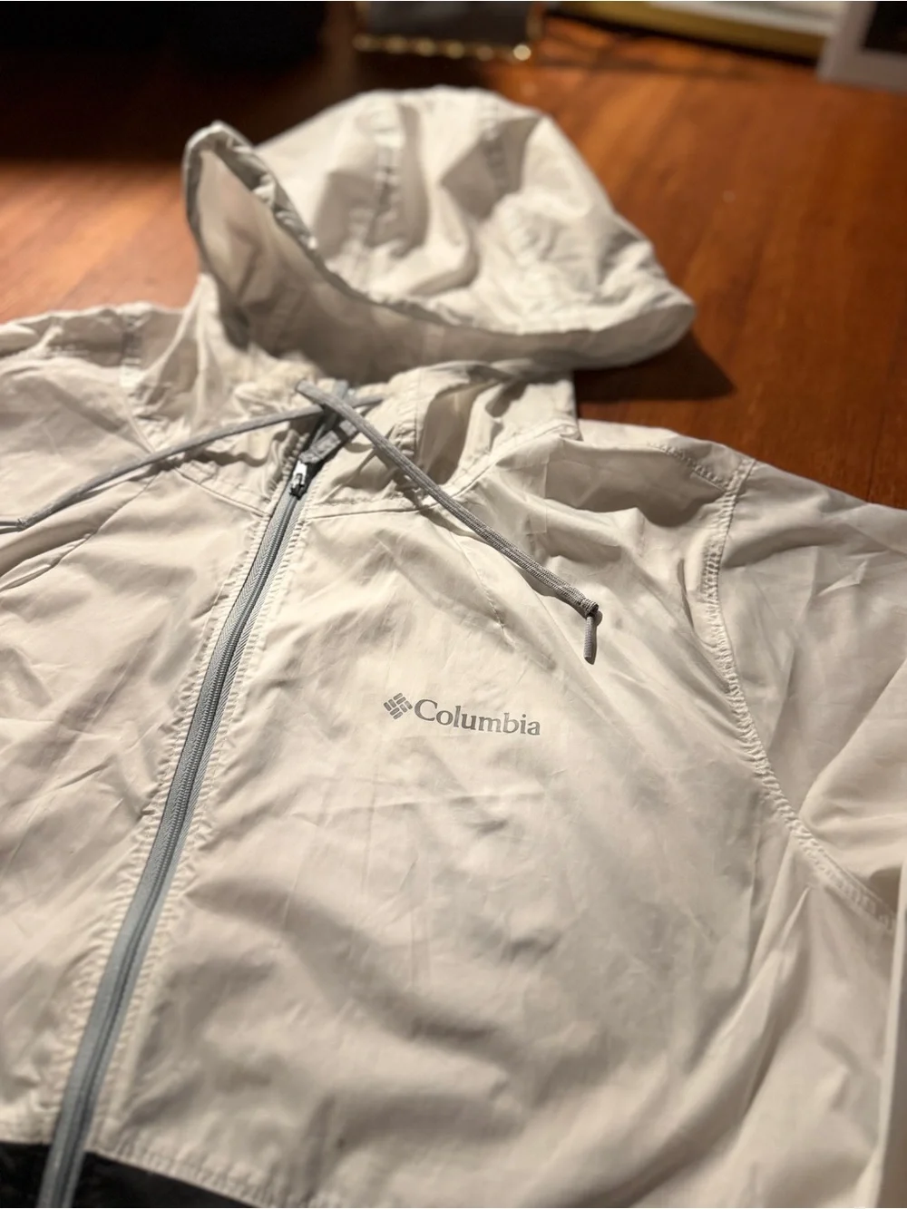 Columbia Two-Tone White and Black Hooded Windbreaker